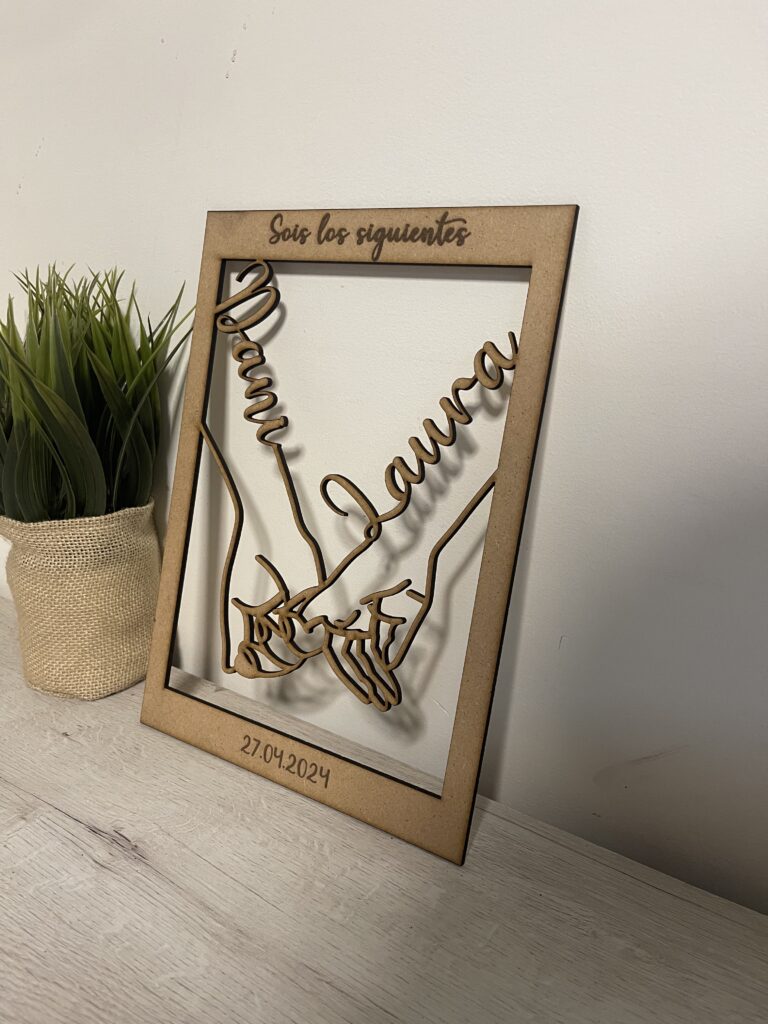 Cuadro decorativo personalizado con grabado en madera