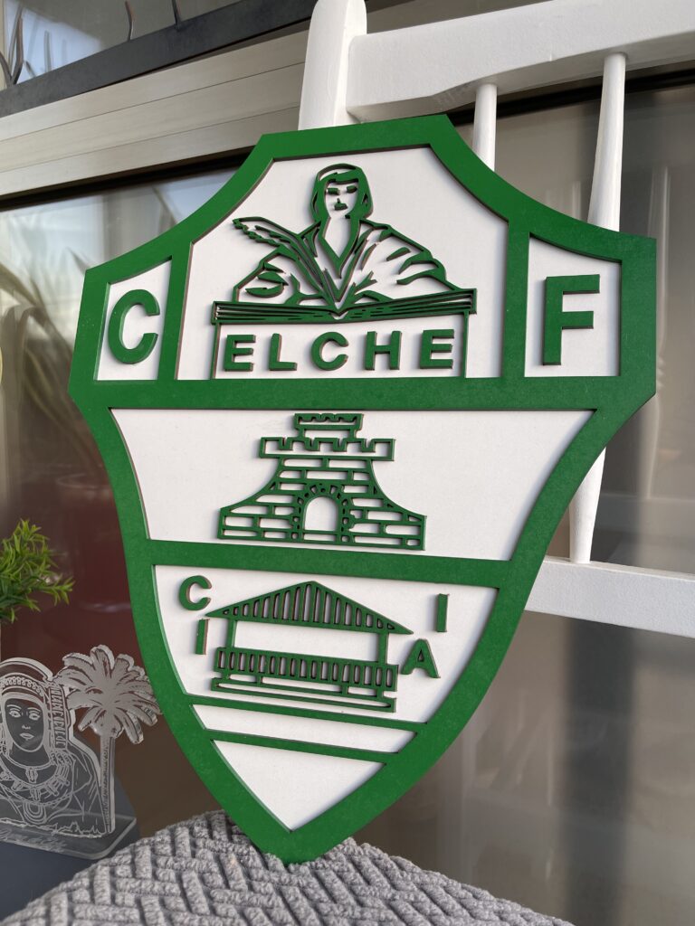 Escudo decorativo del Elche CF en colores verde y blanco